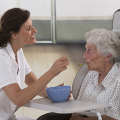 personal cuidando de personas mayores en Barcelona