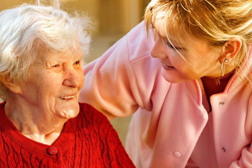 Ayuda a domicilio: en qué consiste y cuáles son sus funciones