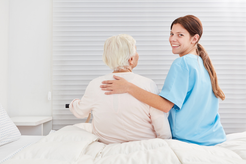 Día Mundial del cuidador: celebramos la gran dedicación de cuidadores y cuidadoras de personas mayores