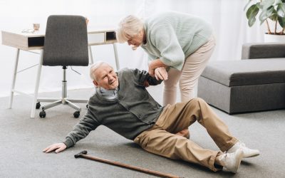 Cómo evitar las caídas y cuidar de las personas mayores