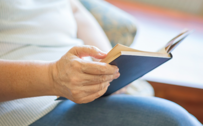 Beneficios de la lectura para el cuidado de las personas mayores