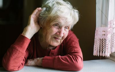 Pérdida auditiva y visual en los mayores: consejos para su cuidado