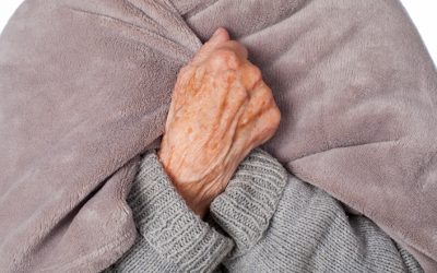 Cómo ayudar a las personas mayores a combatir el frío