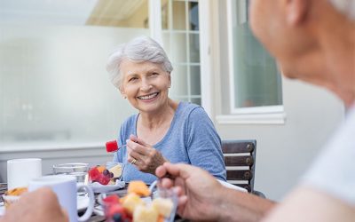 Cuidado de personas mayores: recomendaciones para una dieta saludable