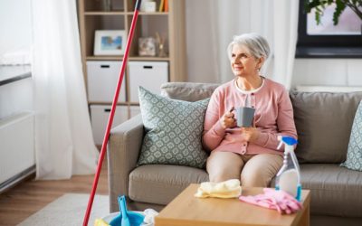 ¿Cómo limpiar la casa de una persona mayor? ¡ 6 consejos!