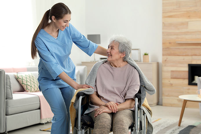 Cuidados a personas dependientes: la importancia de la gestión del tiempo y la organización