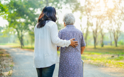 Cuidado de las personas mayores: cómo cuidar la piel en verano